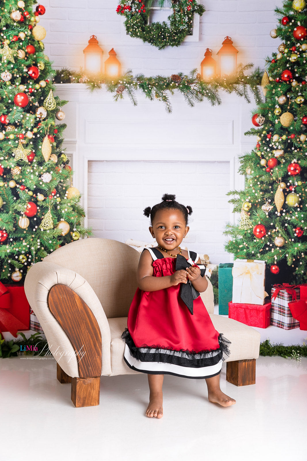 Family Festive Christmas Photo Session (10 Images)