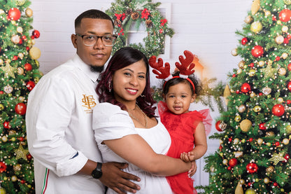 Family Festive Christmas Photo Session (10 Images)