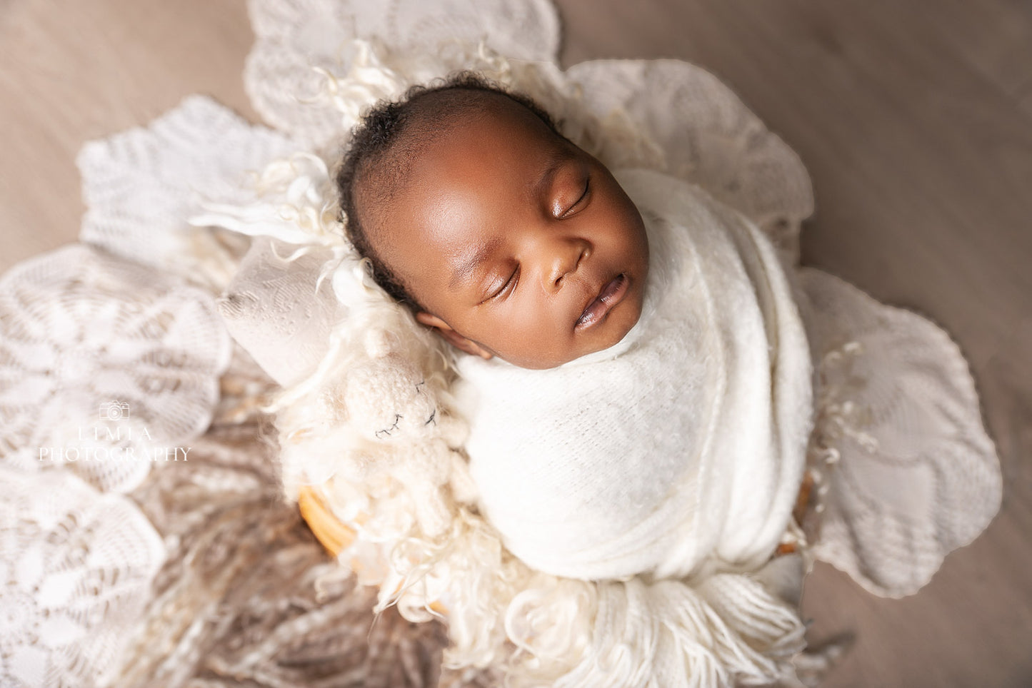 Full Newborn Photo Shoot (20 Images)