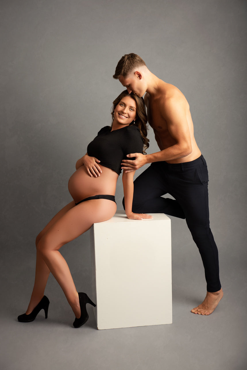 Luxury Maternity Photo Shoot (15 Images)